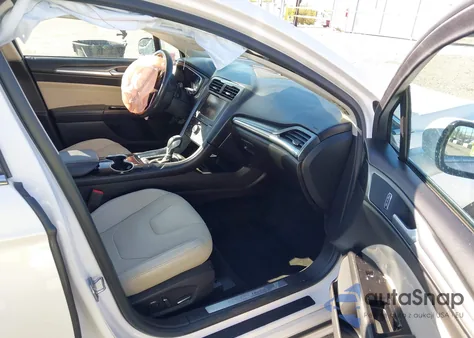 2015 Ford Fusion Hybrid Titanium из США, поврежденный, VIN 3FA6P0RU0FR293943